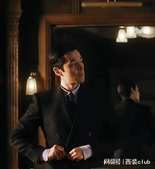 4436x12威尼斯官网西装定制浅谈西装汗青演化的魅力(图3)