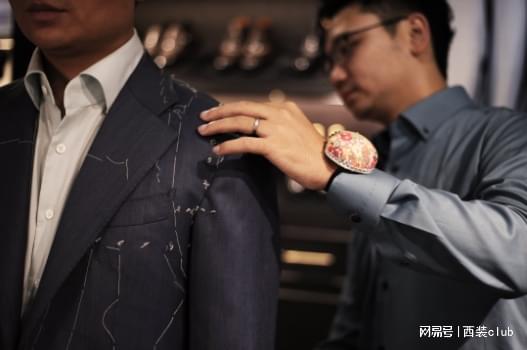 4436x12威尼斯官网西装定制浅谈西装汗青演化的魅力(图5)